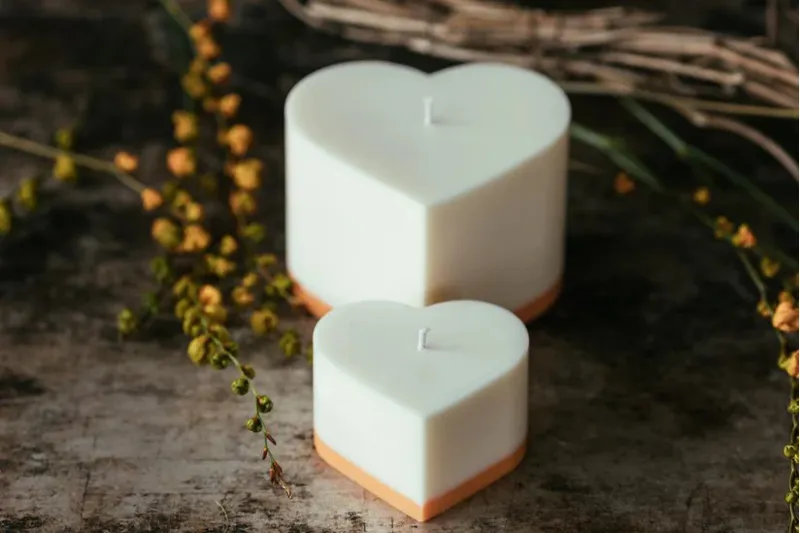 Hanna Home Small Heart Candle - Pomegranate Mandarin and Amber