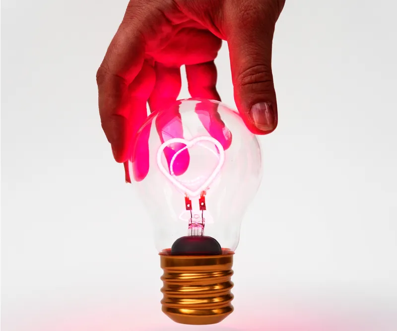 Suck UK Heart Cordless Lightbulb-1